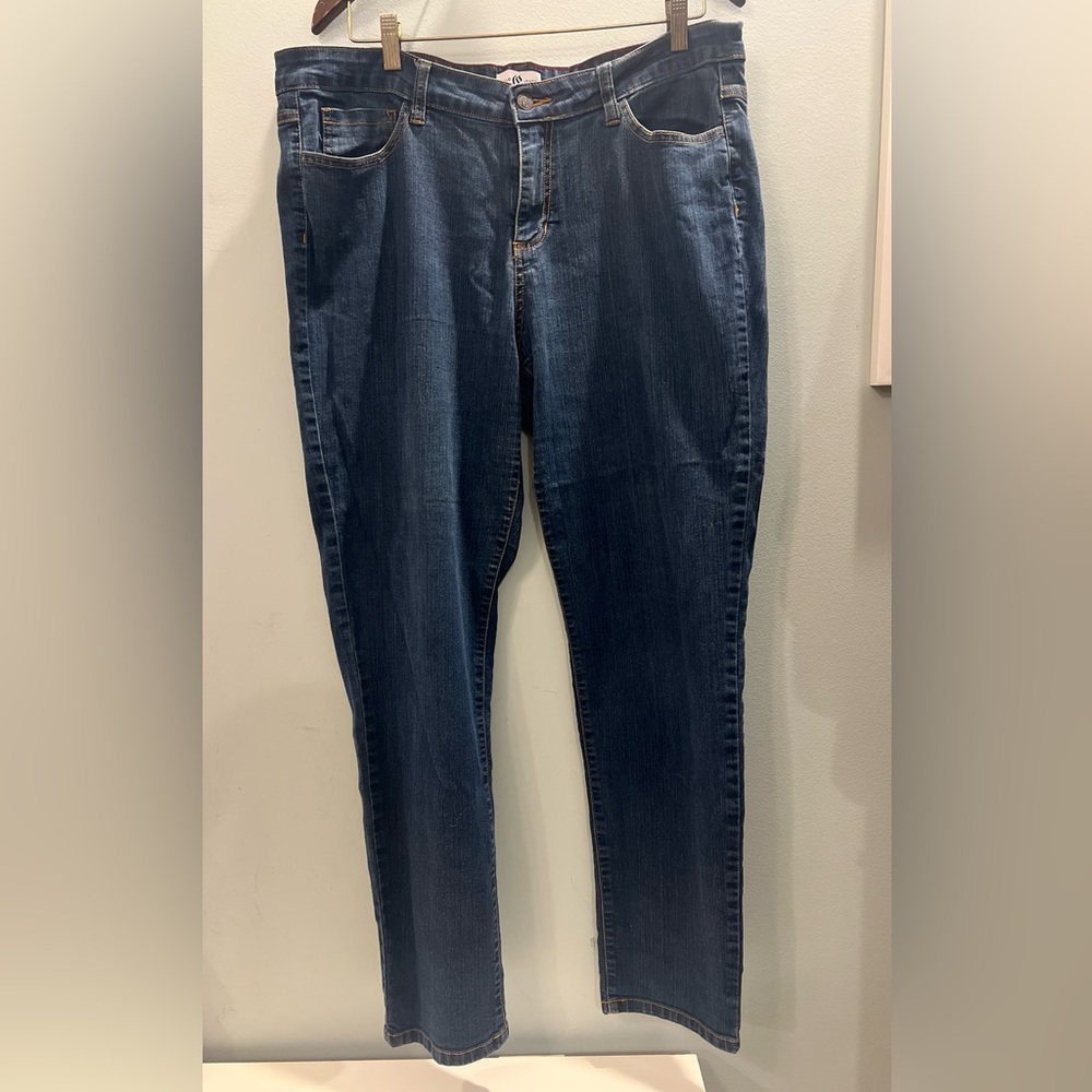 Cello jeans Dark Rinse Mid Rise Stretchy Skinny
Jeans. Size 18